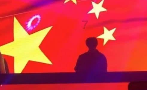 救援落湖男孩