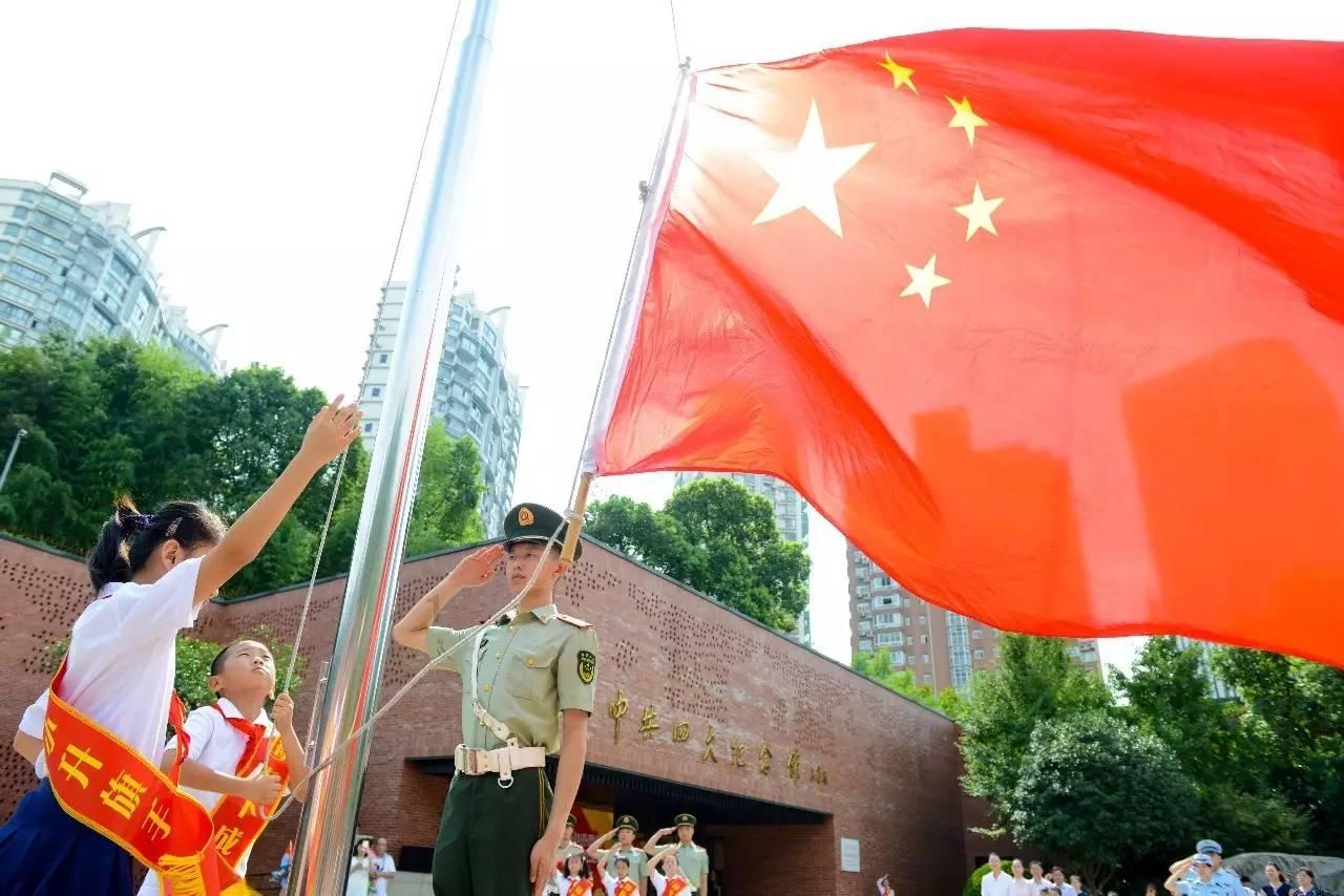 逃离空旷大街